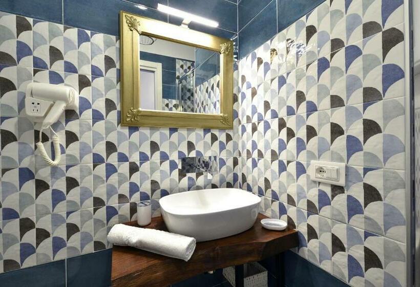 标准间, Frizzo House