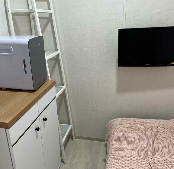 اتاق استاندارد یک نفره, The Stay Cube House   Female Only