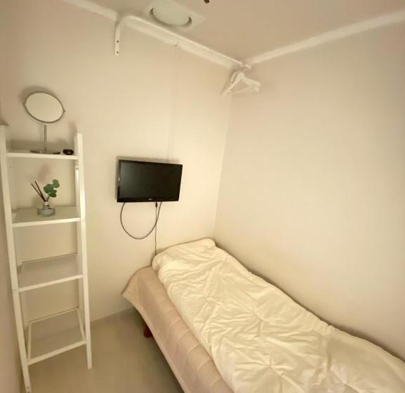 اتاق استاندارد یک نفره, The Stay Cube House   Female Only