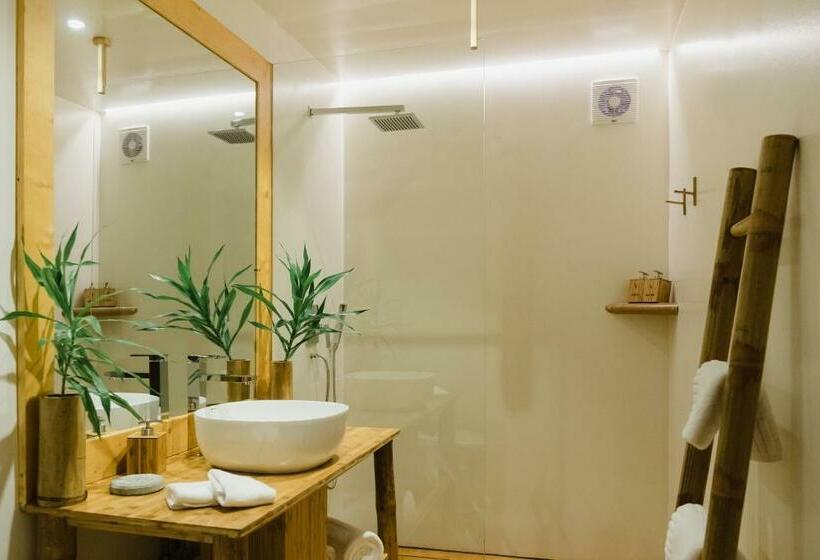 اتاق استاندارد چهارنفره با بالکن, Ecoboo Maldives