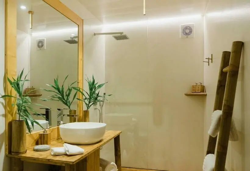 اتاق استاندارد چهارنفره با بالکن, Ecoboo Maldives