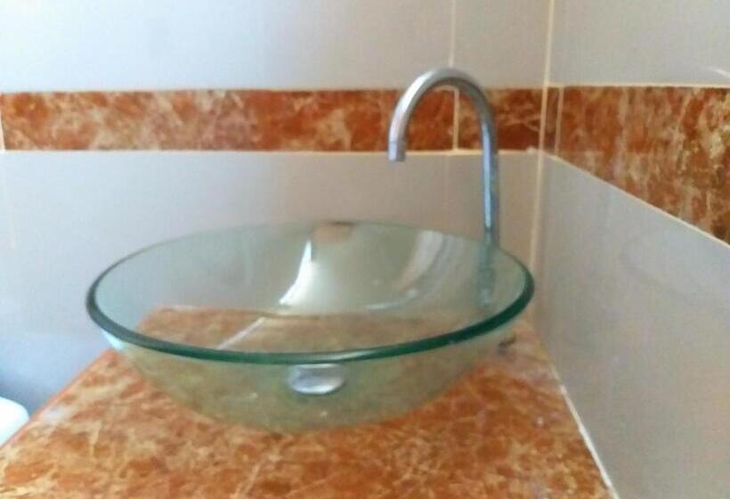 غرفة ديلوكس, Amaris