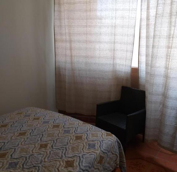 غرفة قياسية حمام مشترك, Amaris