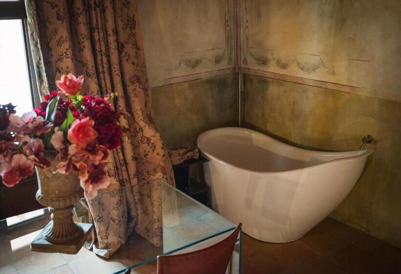 סוויטת ג'וניור עם מרפסת, Castello Di Rocca Cilento