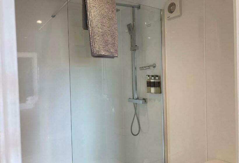 اتاق استاندارد با تخت بزرگ, Dunstaffnage Marina Suites And Lodges