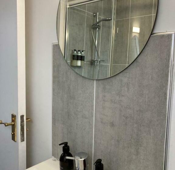 اتاق استاندارد با تخت بزرگ, Dunstaffnage Marina Suites And Lodges