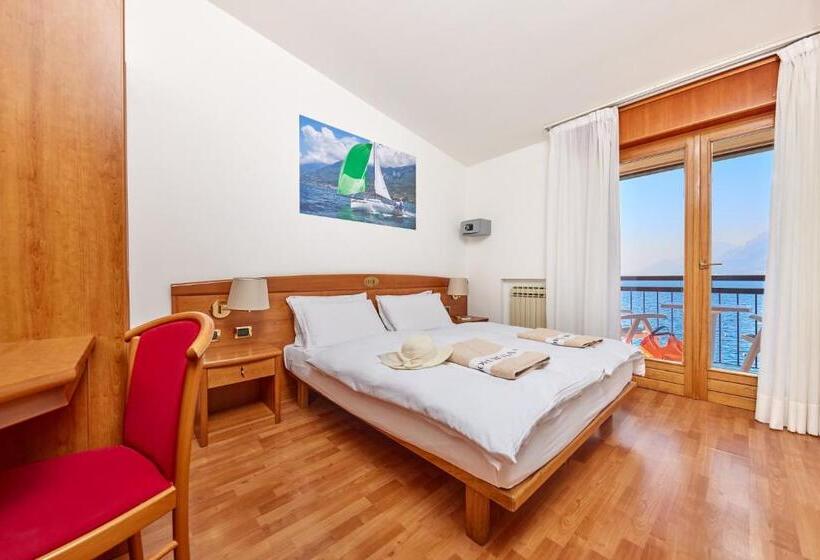اتاق استاندارد با چشم‌انداز دریاچه, Beach Hotel Rosa