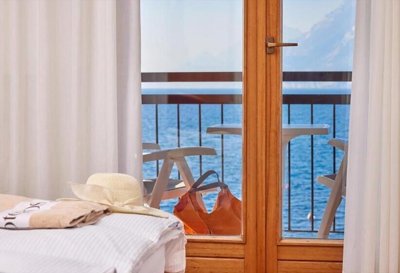 اتاق استاندارد با چشم‌انداز دریاچه, Beach Hotel Rosa