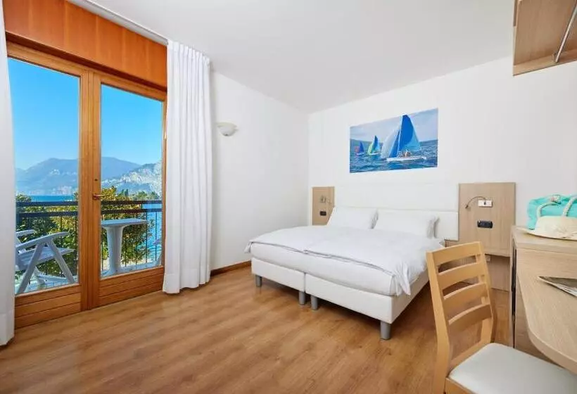 اتاق استاندارد با چشم‌انداز دریاچه, Beach Hotel Rosa