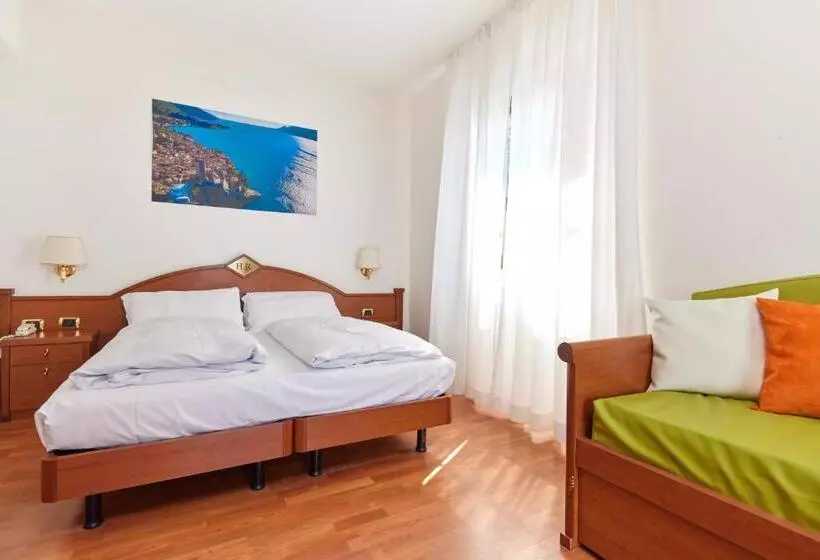 اتاق خانوادگی, Beach Hotel Rosa