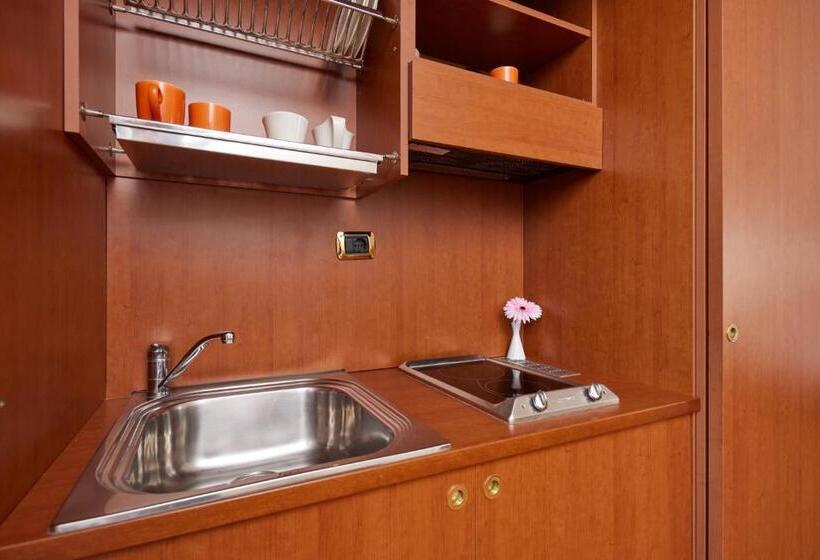 اتاق خانوادگی, Beach Hotel Rosa