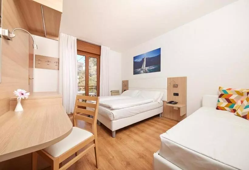 اتاق سوپریور چهار تخته, Beach Hotel Rosa