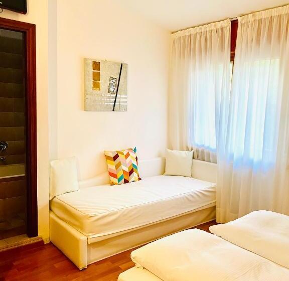 اتاق استاندارد سه نفره, Beach Hotel Rosa