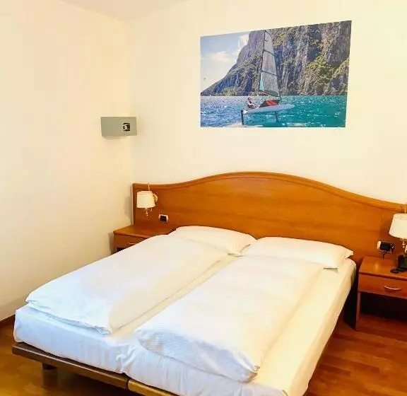 اتاق استاندارد سه نفره, Beach Hotel Rosa