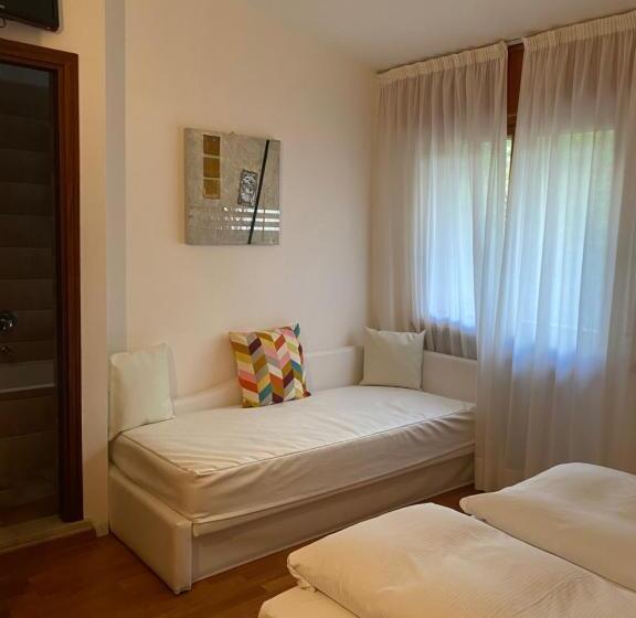 اتاق استاندارد سه نفره, Beach Hotel Rosa