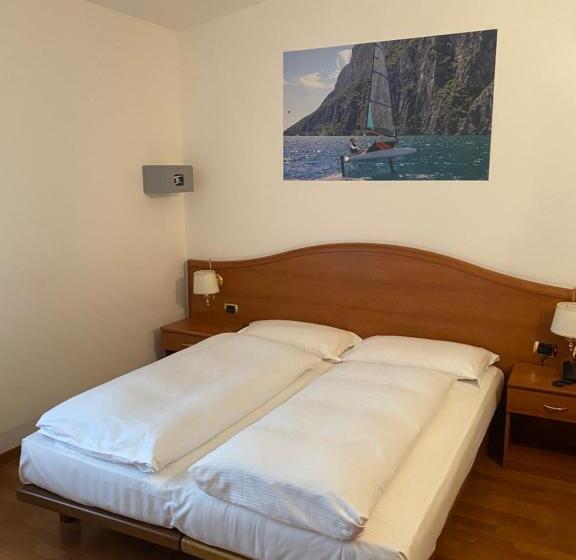 اتاق استاندارد سه نفره, Beach Hotel Rosa