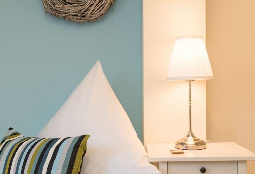 اتاق عادی یک تخته, Das Frühstückshotel Büsum