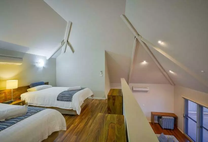 ویلا دلوکس 3 خوابه, Exmouth Escape Resort