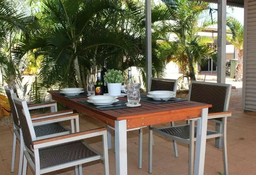 ویلا دلوکس 3 خوابه, Exmouth Escape Resort