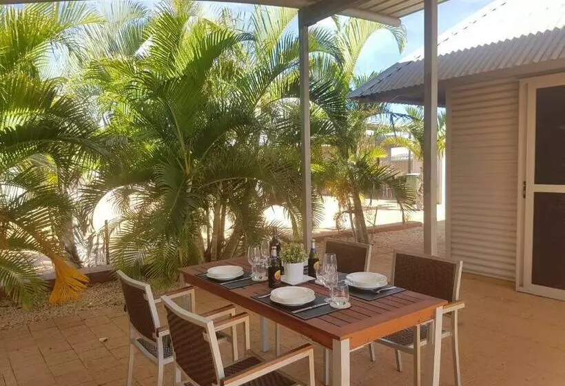 ویلا دلوکس 3 خوابه, Exmouth Escape Resort