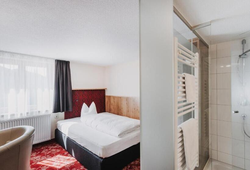 غرفة قياسية فردية, Adler