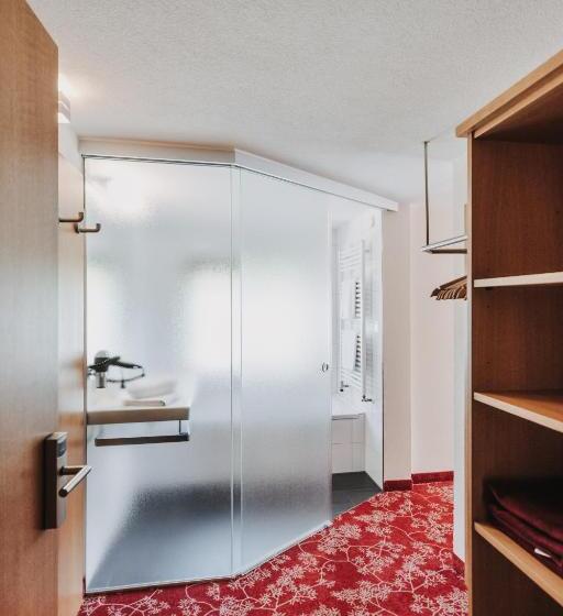 غرفة قياسية, Adler