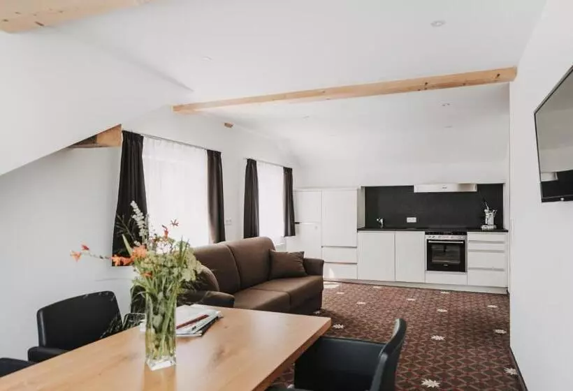 Suite, Adler