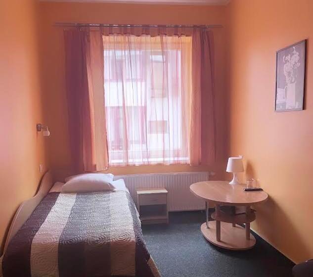 اتاق استاندارد یک نفره, Jeruzale