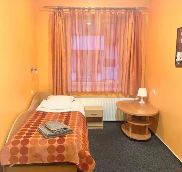 اتاق استاندارد یک نفره, Jeruzale