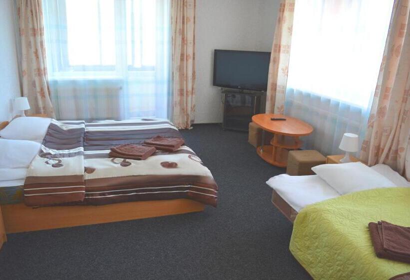 اتاق ساده سه نفره, Jeruzale