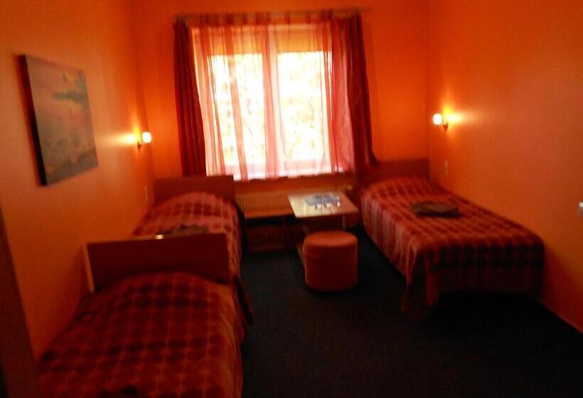 اتاق ساده سه نفره, Jeruzale