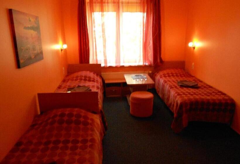 اتاق ساده سه نفره, Jeruzale