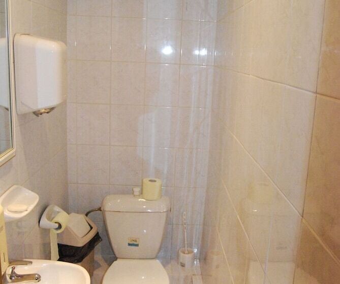 اتاق استاندارد سه نفره, Jeruzale