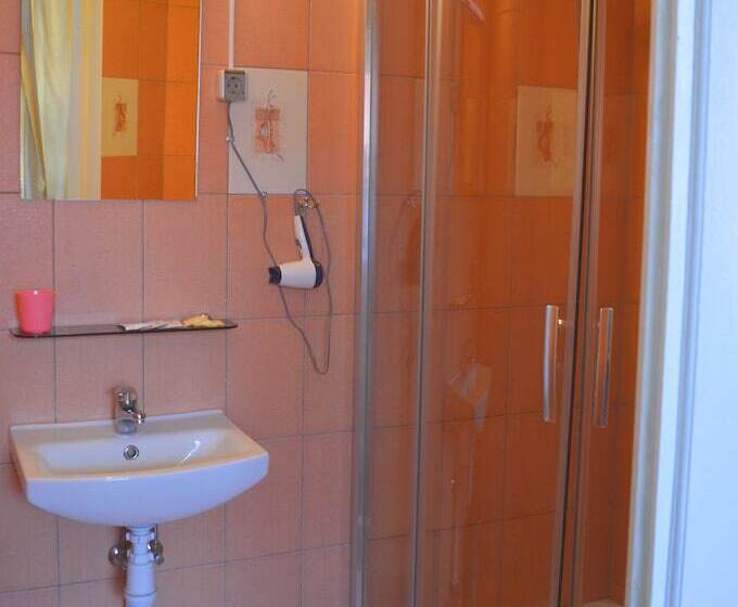 اتاق استاندارد سه نفره, Jeruzale