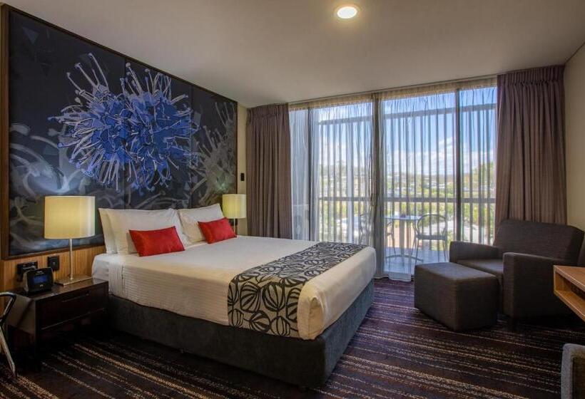 Superior suite with balcony, Mantra Gladstone