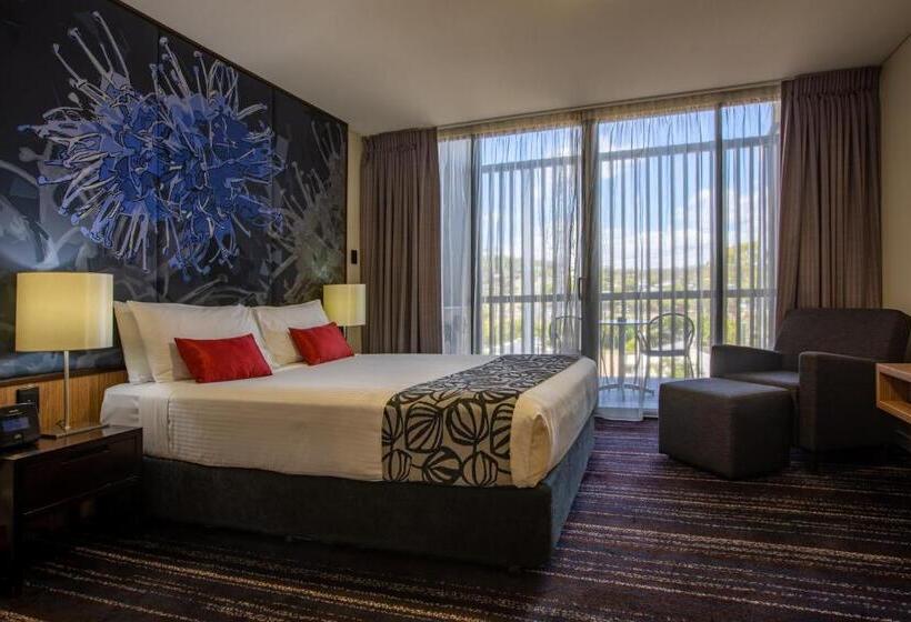 Superior suite with balcony, Mantra Gladstone