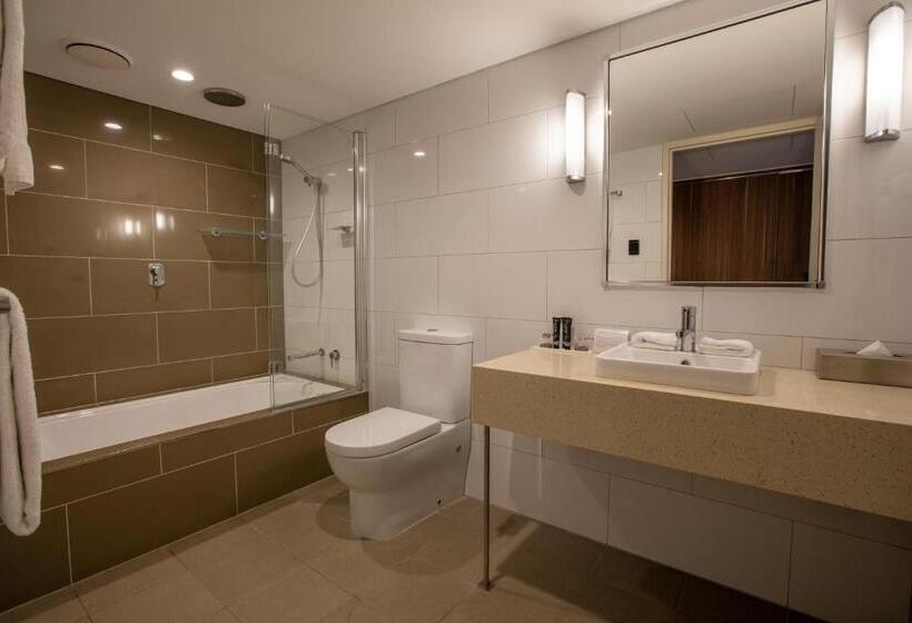 Family Suite, Mantra Gladstone