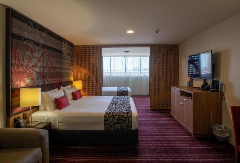 Family Suite, Mantra Gladstone