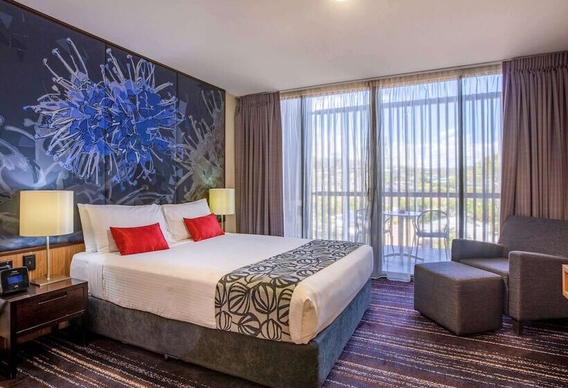 Superior suite with balcony, Mantra Gladstone