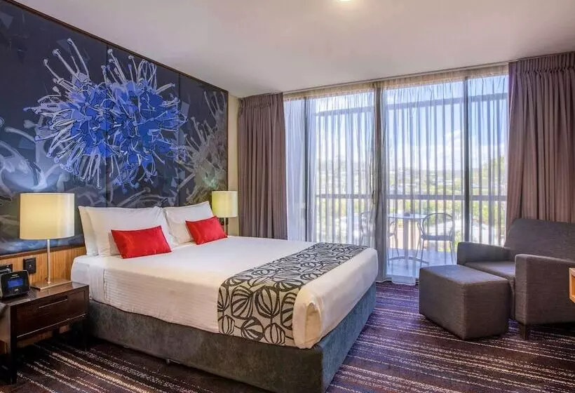 Superior suite with balcony, Mantra Gladstone