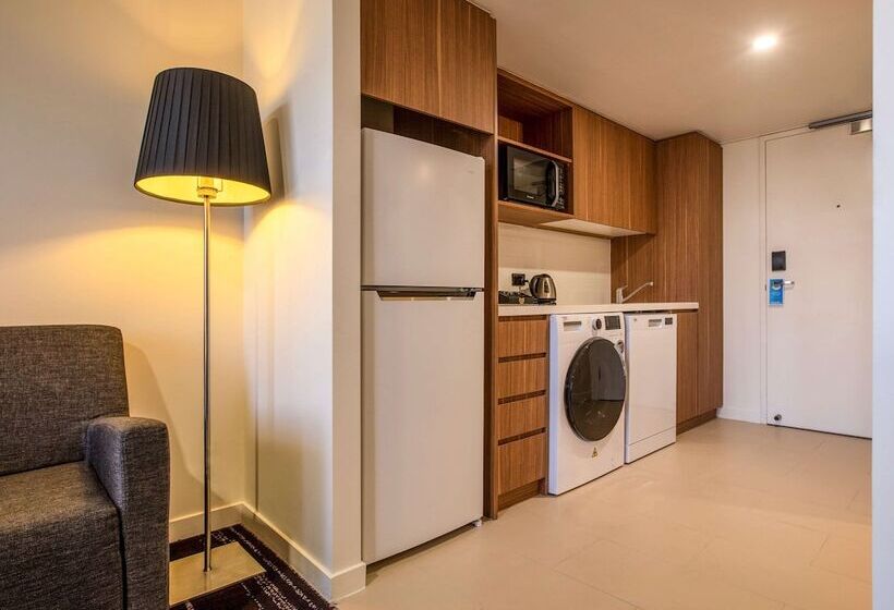 Superior suite with balcony, Mantra Gladstone