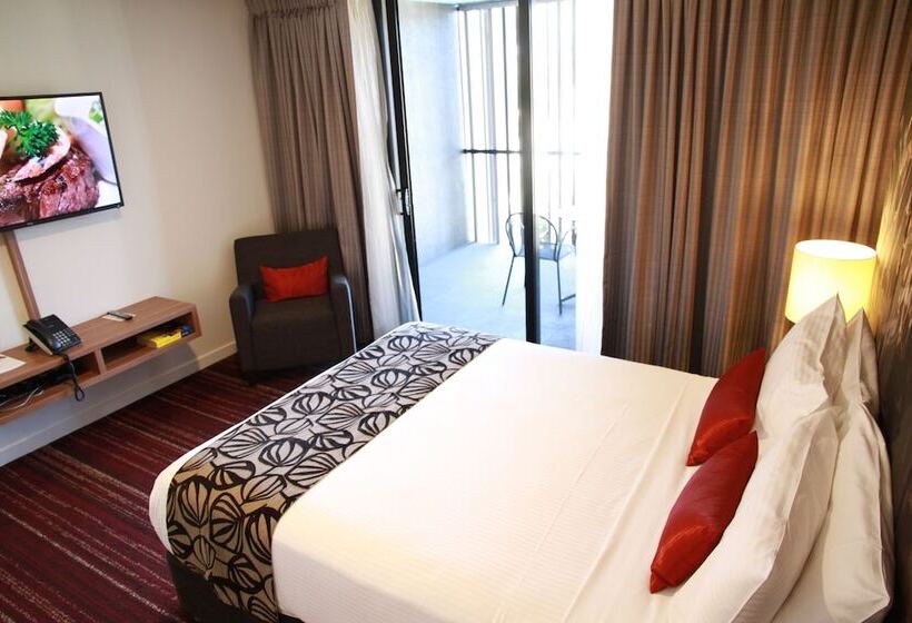 Superior suite with balcony, Mantra Gladstone