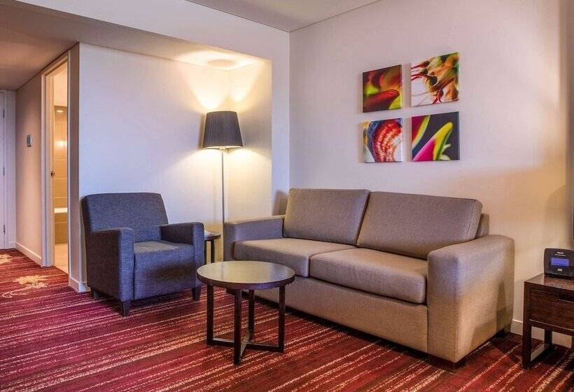 Family Suite, Mantra Gladstone