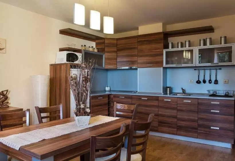 3 Bedroom Duplex Apartment, Mountain Lake