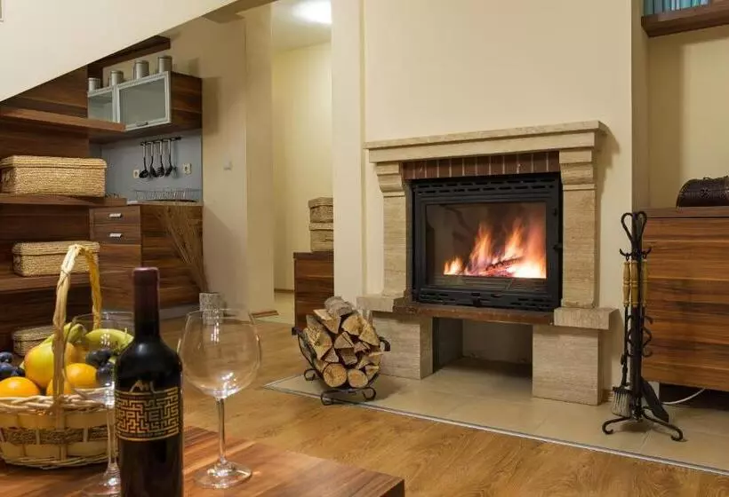 3 Bedroom Duplex Apartment, Mountain Lake