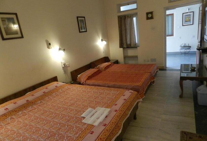 豪华家庭房间, Tara Niwas