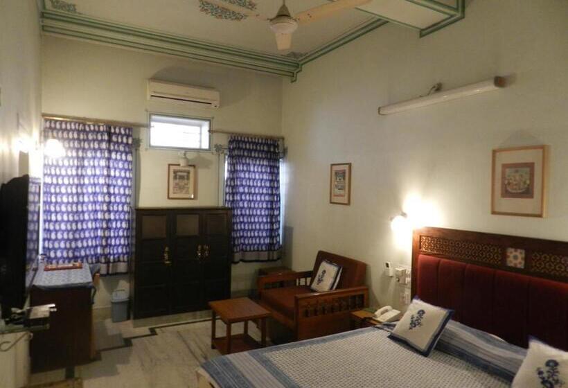 豪华房间, Tara Niwas