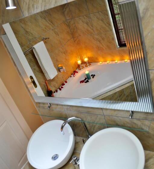 جناح, Waterfalls Boutique