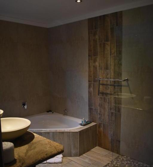 جناح, Waterfalls Boutique