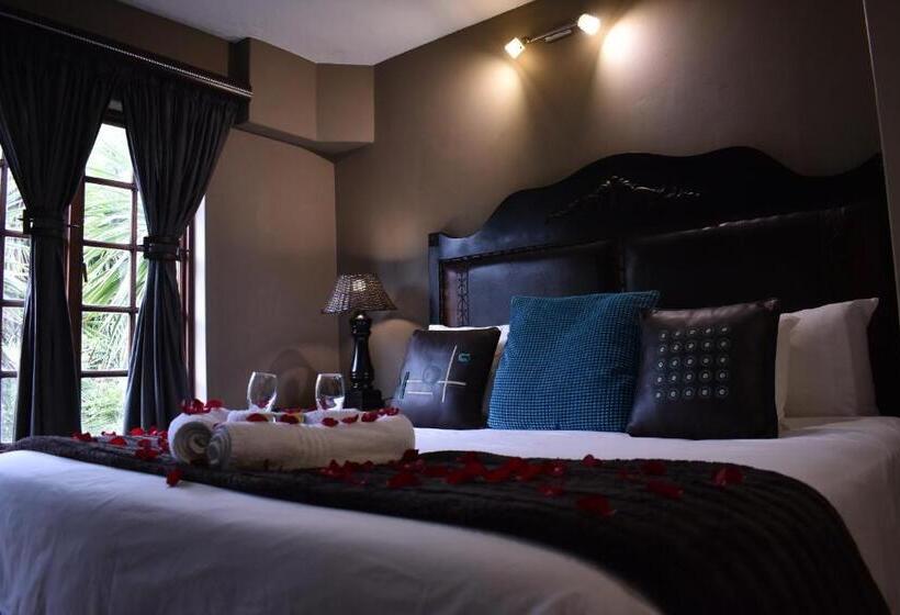 جناح, Waterfalls Boutique